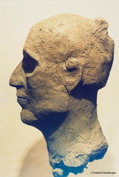 " Georgian  woman "    clay - 2004