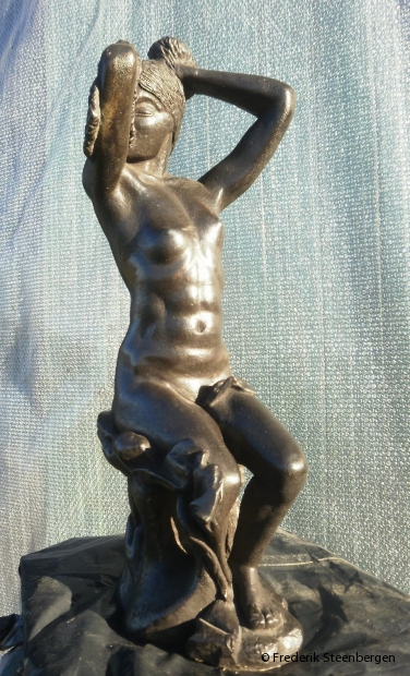 " áƒœáƒáƒ—áƒ”áƒšáƒ˜ " (light)   51 cm Tall  *   bronze - 2010  (unicum)